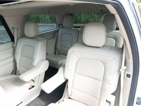 Used 2019 Lincoln Navigator Select w/ Technology Package RWD image 25