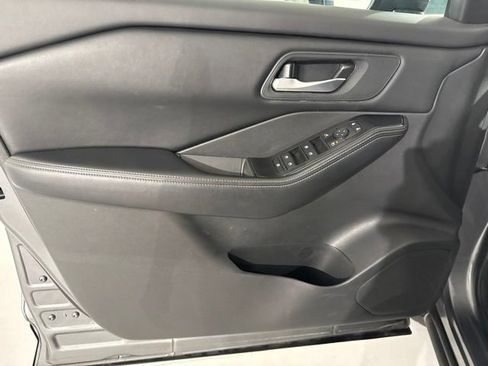 Used 2024 Nissan Rogue SV FWD image 17