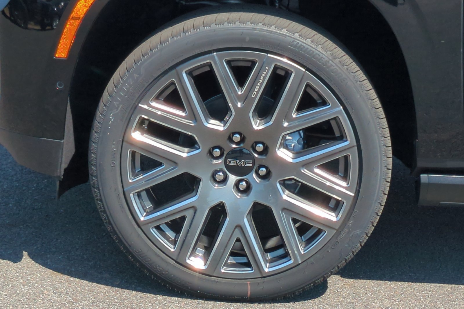 Used 2026 GMC Yukon XL Denali Ultimate AWD/4WD image 35