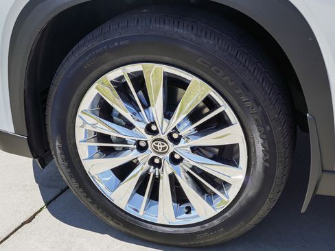 Certified 2025 Toyota Grand Highlander AWD image 12