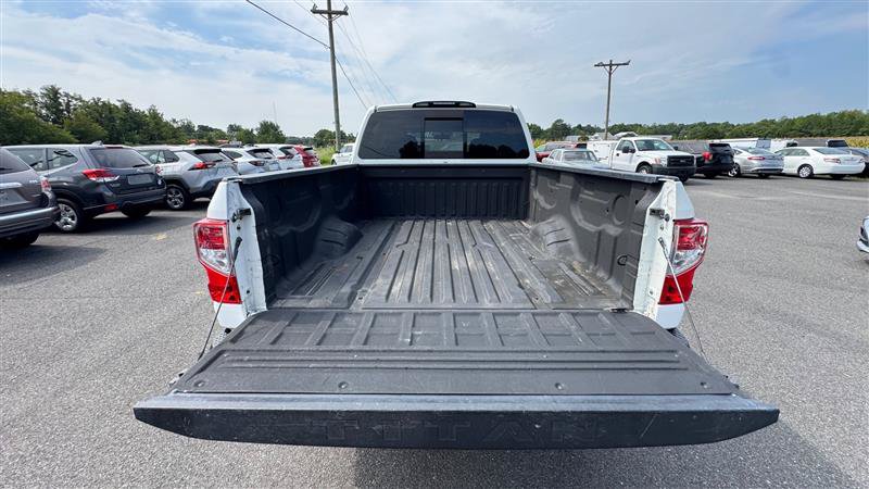 Used 2017 Nissan Titan S AWD/4WD image 28