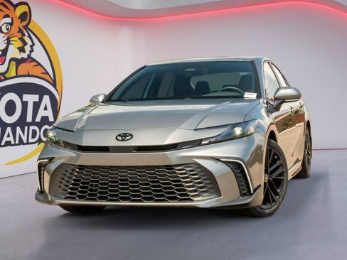 Used 2025 Toyota Camry SE w/ Convenience Package FWD image 2