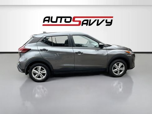 Used 2022 Nissan Kicks S FWD image 8