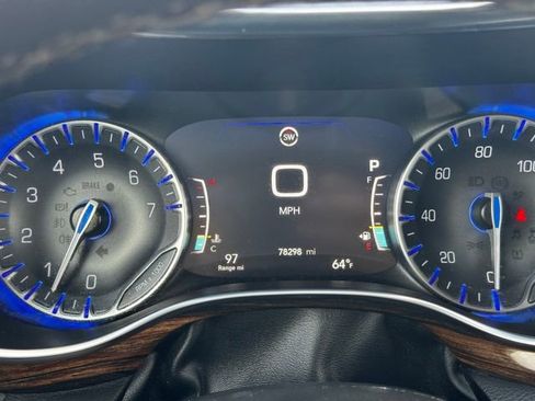 Used 2023 Chrysler Pacifica Limited FWD image 28