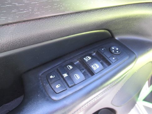 Used 2015 Jeep Grand Cherokee Altitude AWD/4WD image 17