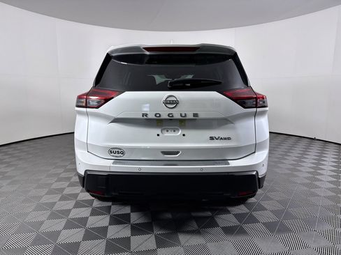 Used 2024 Nissan Rogue SV w/ SV Premium Package AWD/4WD image 11