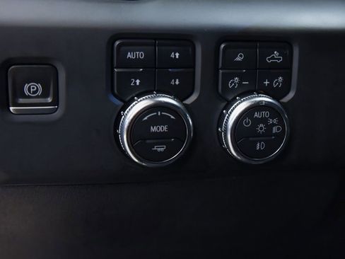 Used 2024 GMC Sierra 2500 AT4 w/ AT4 Premium Plus Package image 17