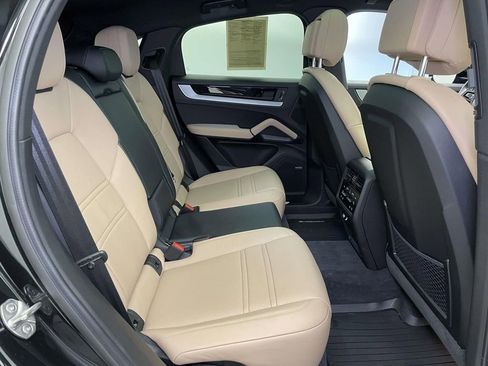 Used 2025 Porsche Cayenne Coupe image 22