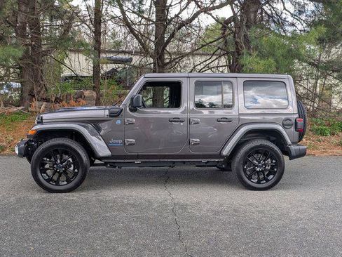 Certified 2025 Jeep Wrangler Unlimited Sahara w/ Safety Group AWD/4WD image 8