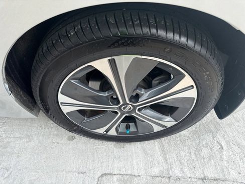 Used 2018 Nissan Leaf SL w/ SL Technology Package FWD image 9
