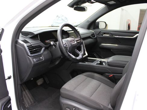 Used 2025 GMC Acadia Elevation image 7