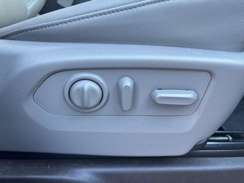 Used 2023 GMC Sierra 2500 SLT w/ SLT Convenience Package image 30