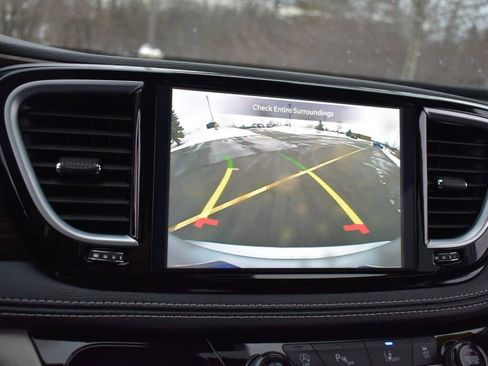 Used 2024 Chrysler Pacifica Limited image 22