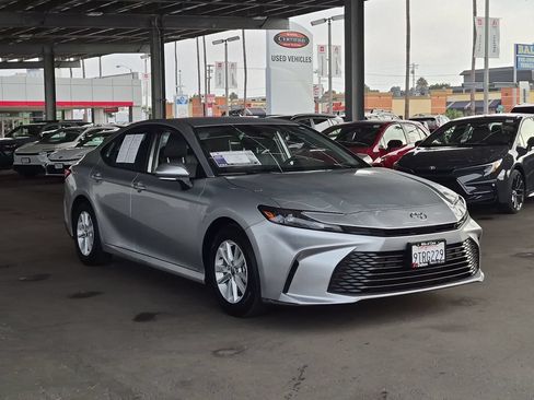 Used 2025 Toyota Camry LE FWD image 2
