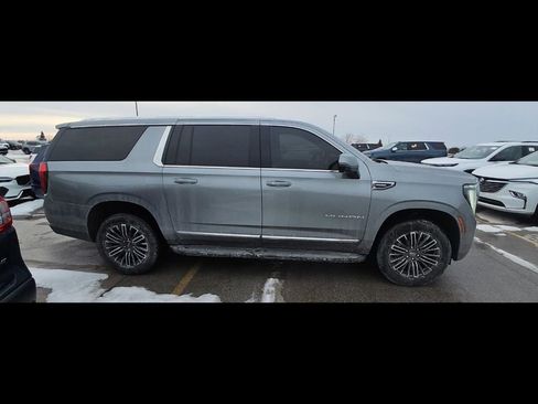 Used 2025 GMC Yukon XL Elevation w/ Elevation Premium Package image 9