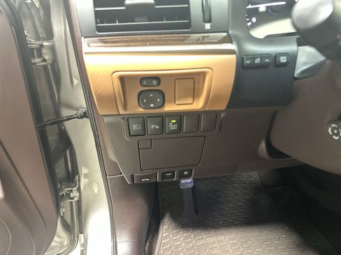 Used 2017 Lexus ES 350 w/ Navigation System Package image 37