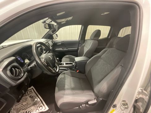 Used 2016 Toyota Tacoma TRD Off-Road w/ Towing Package RWD image 9