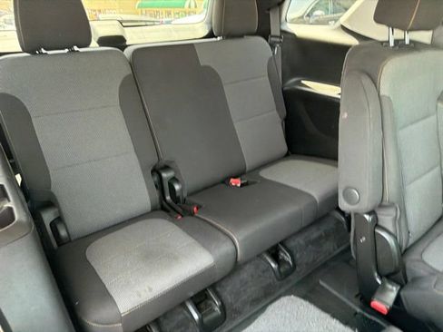 Used 2020 Chevrolet Traverse LT FWD image 19