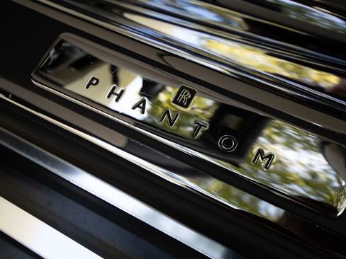 Used 2016 Rolls-Royce Phantom Drophead Coupe image 33