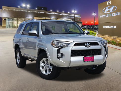 Used 2014 Toyota 4Runner SR5 RWD image 3