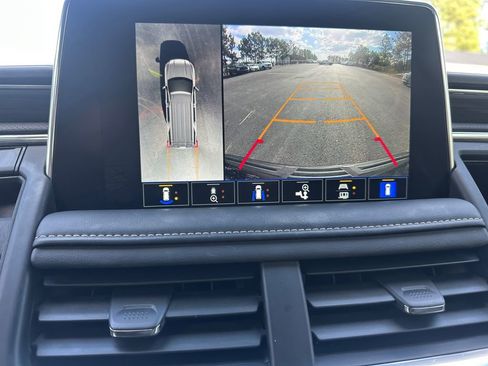 Used 2024 GMC Yukon SLT w/ SLT Premium Package image 22