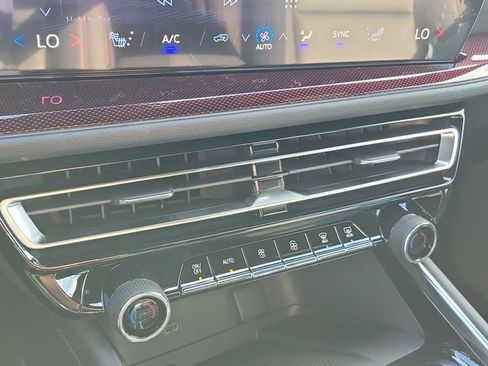 New 2026 Chevrolet Traverse Z71 w/ Enhanced Driving Package AWD/4WD image 34