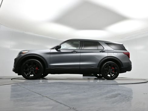 Certified 2022 Ford Explorer ST w/ Equipment Group 401A image 8