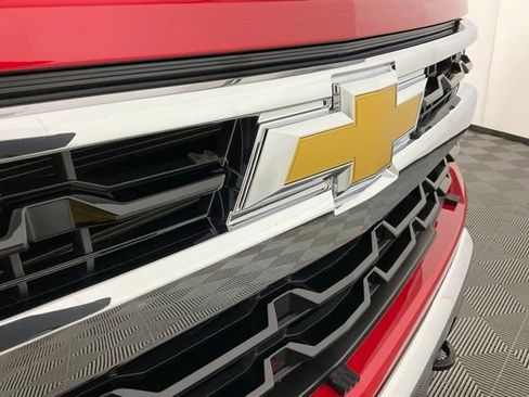 Used 2024 Chevrolet Silverado 1500 LT AWD/4WD image 11