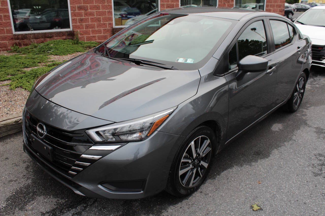 Used 2025 Nissan Versa SV FWD image 2