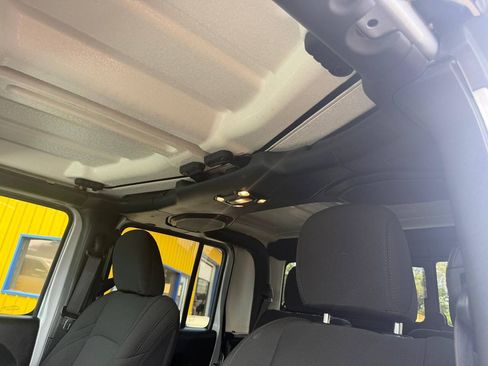 Used 2023 Jeep Gladiator Sport AWD/4WD image 14
