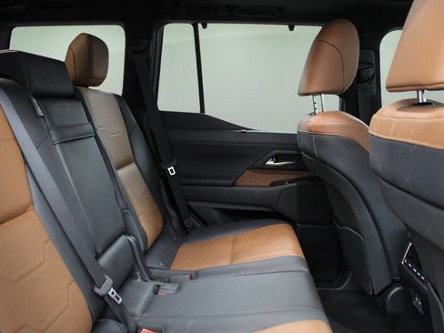 Used 2024 Lexus GX 550 w/ Accessory Package (31) AWD/4WD image 27