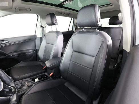 Used 2018 Volkswagen Tiguan SEL image 11