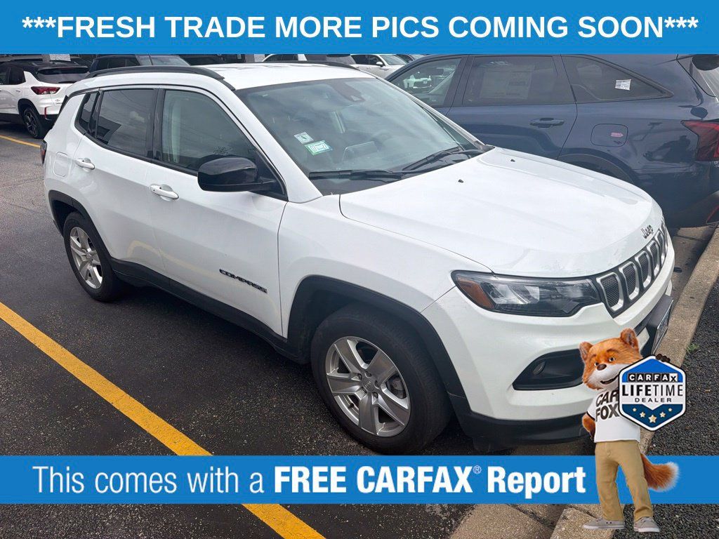 Used 2022 Jeep Compass Latitude FWD image 3