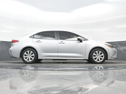 Used 2021 Toyota Corolla LE image 28