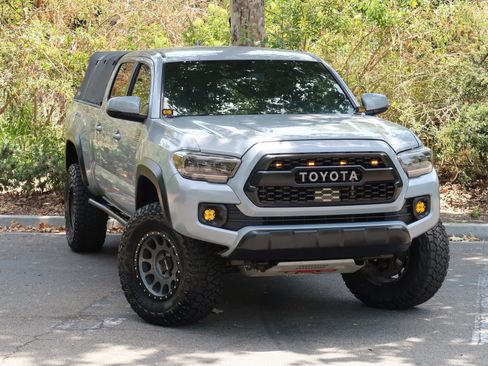 Used 2021 Toyota Tacoma TRD Off-Road w/ Technology Package AWD/4WD image 6
