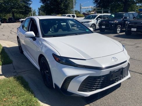 New 2026 Toyota Camry SE image 3
