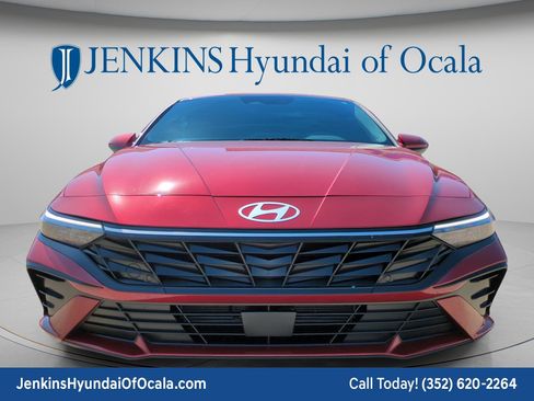 Certified 2025 Hyundai Elantra SEL FWD image 8