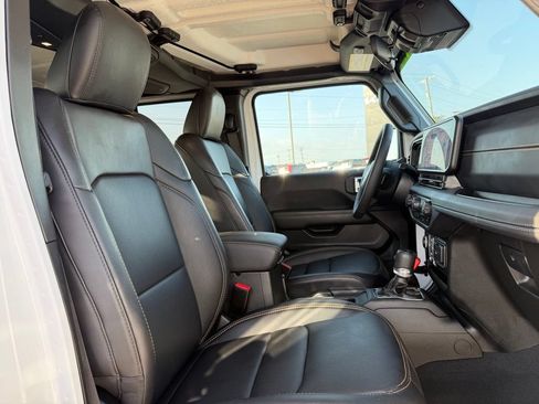Used 2025 Jeep Gladiator Sport AWD/4WD image 32