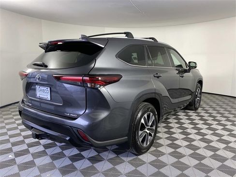 Used 2024 Toyota Highlander XLE image 10