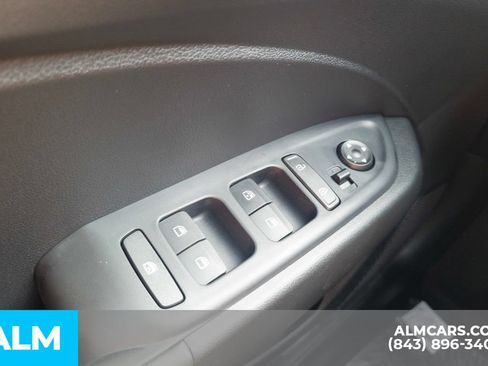 Certified 2025 Hyundai Venue Limited FWD image 30