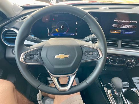 Used 2025 Chevrolet Trax LT w/ LT Convenience Package image 14