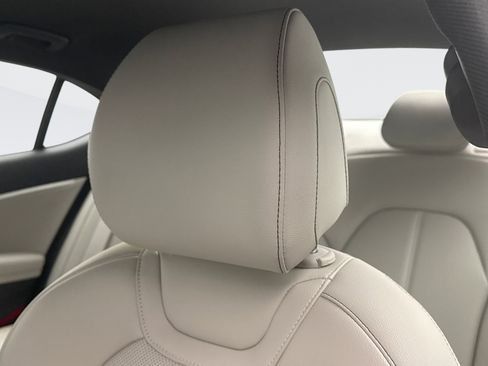 Used 2023 Genesis G70 2.0T image 8