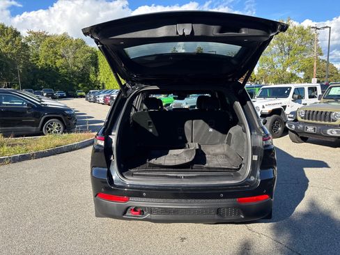 Used 2022 Jeep Grand Cherokee Trailhawk image 38