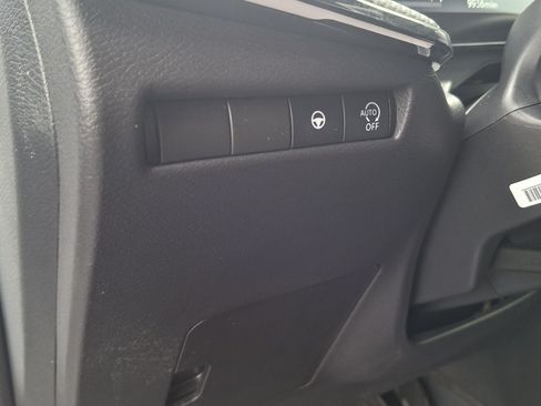 Certified 2025 Nissan Kicks SR FWD image 10