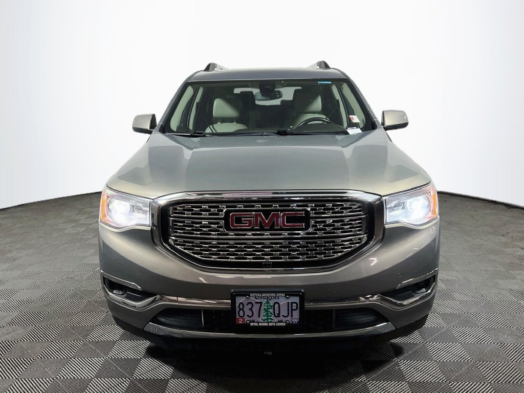 Used 2019 GMC Acadia Denali w/ Technology Package AWD/4WD image 2