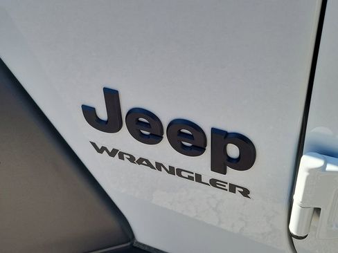 Used 2021 Jeep Wrangler Sport AWD/4WD image 15
