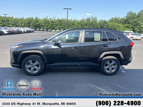 Used 2025 Toyota RAV4 XLE AWD/4WD image 4