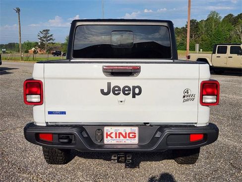 New 2023 Jeep Gladiator Willys image 7