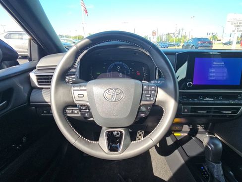 Used 2026 Toyota Camry SE FWD image 10