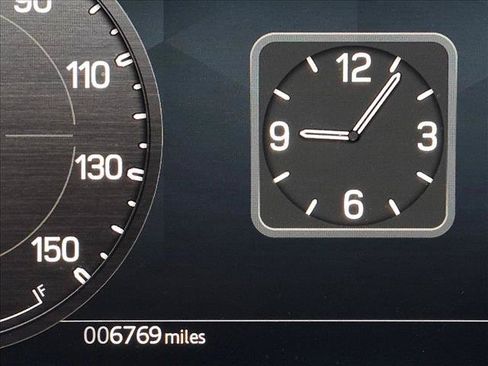 Used 2025 Land Rover Defender 130 X-Dynamic SE AWD/4WD image 9